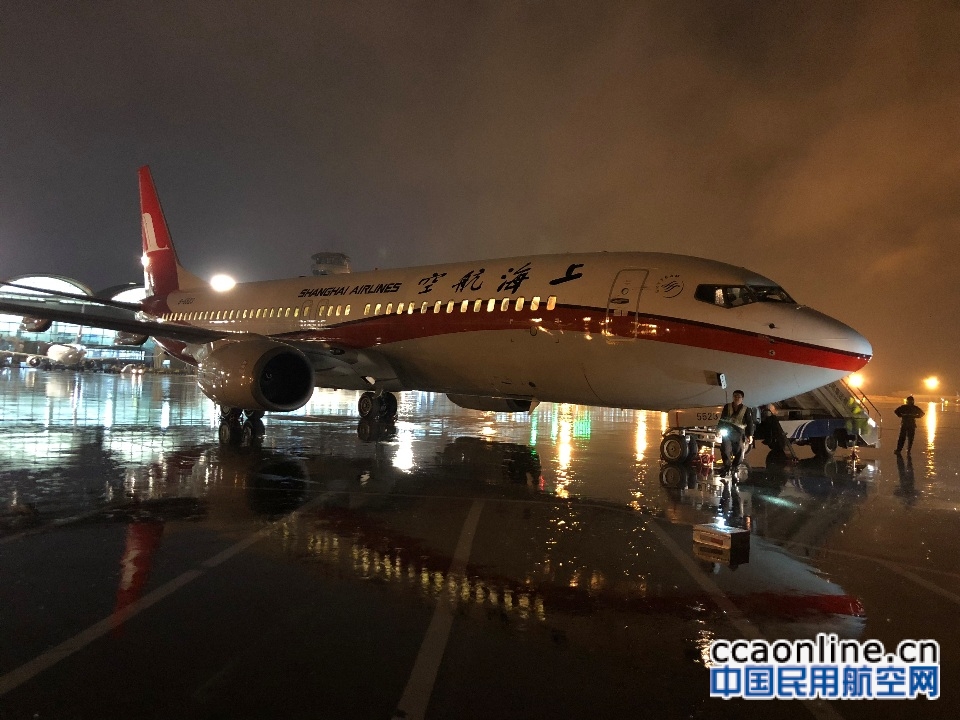 旺季降雨双重考验，东航机务全力保障航班安全