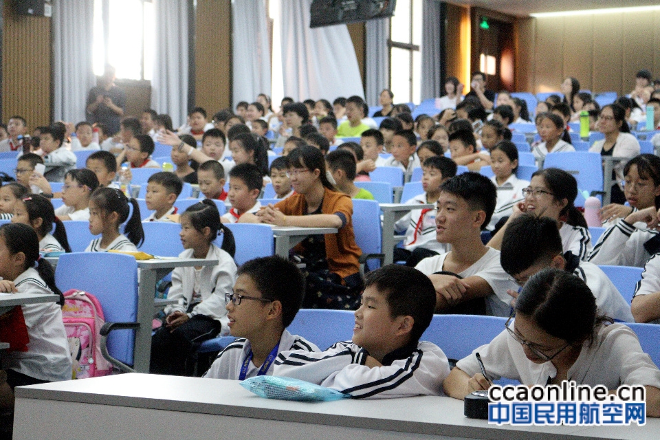 普及空管知识，播撒梦想种子——汕头空管站团委与汕头大学附属学校开展“普及空管知识，播撒梦想种子——汕头空管站团委与汕头大学附属学校开展“空管知识进校园”活动