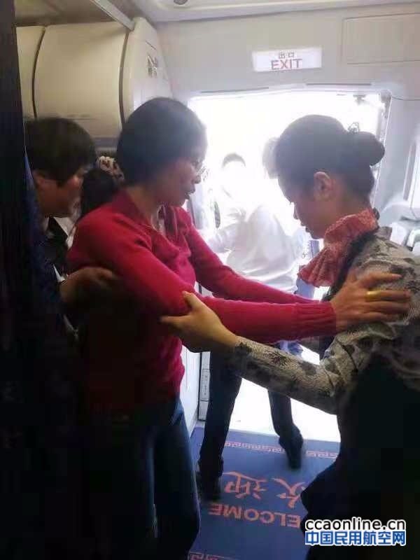 东航航班备降南昌积极救治机上突发疾病旅客