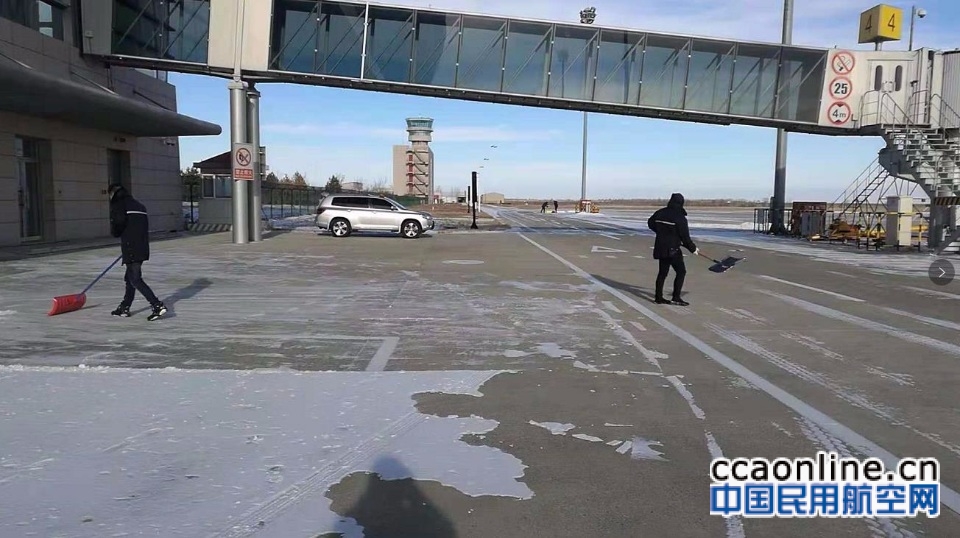 大庆机场进入冬季除冰雪实战状态