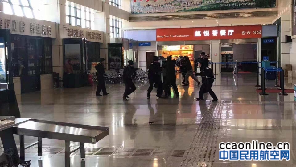 通化机场联合柳河县公安局开展反恐处置演练