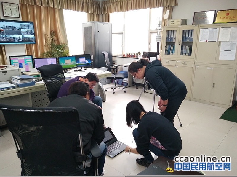华北空管局气象中心对北京大兴国际机场便携式气象仪进行验收和测试工作