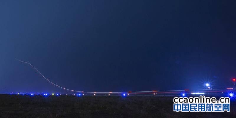 瑶湖机场完成首次夜航飞行