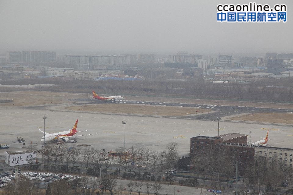 首都机场迎来降雪，北京塔台管制室全力保障航班运行
