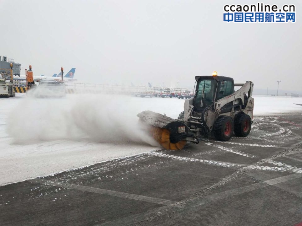 	长春机场昼夜奋战保障春运降雪天气