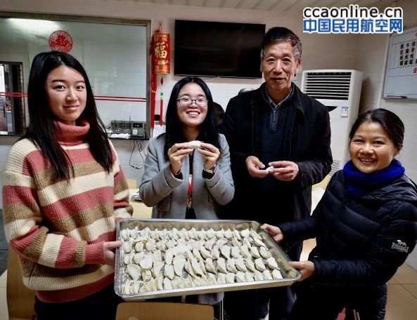 福建空管分局后勤服务中心开展志愿包水饺活动