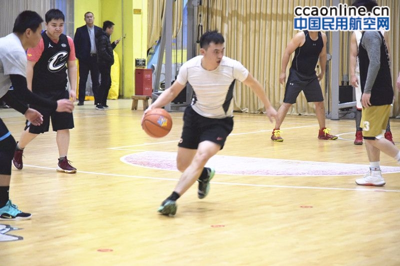 乌鲁木齐航空开展第四届“海航航空杯”新疆地区篮球赛