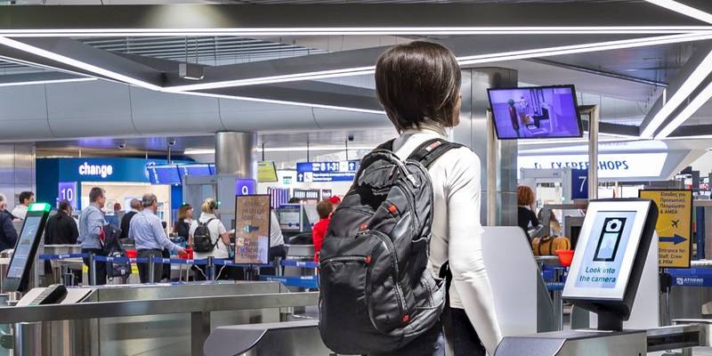 雅典机场旅客借助SITA SMART PATH刷脸登机