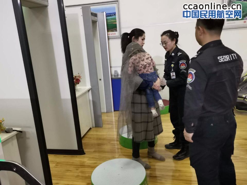 伊宁机场与时间赛跑救助误食消毒液幼儿