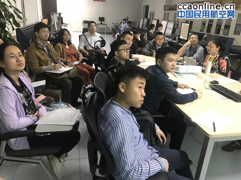 重庆空管分局塔台幻影班组参加ADS-B差异性培训