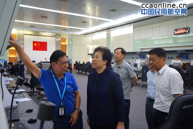 中国气象局局长刘雅鸣到民航海南空管分局调研