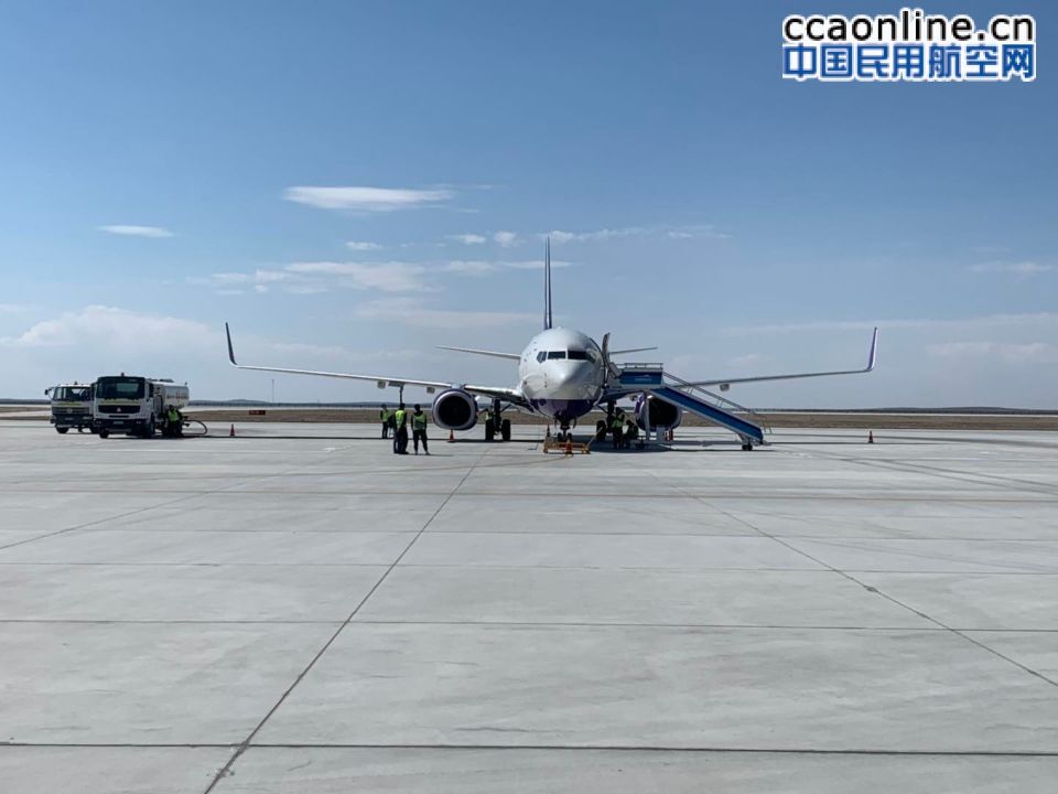 乌鲁木齐航空前往富蕴机场开展波音737飞行训练