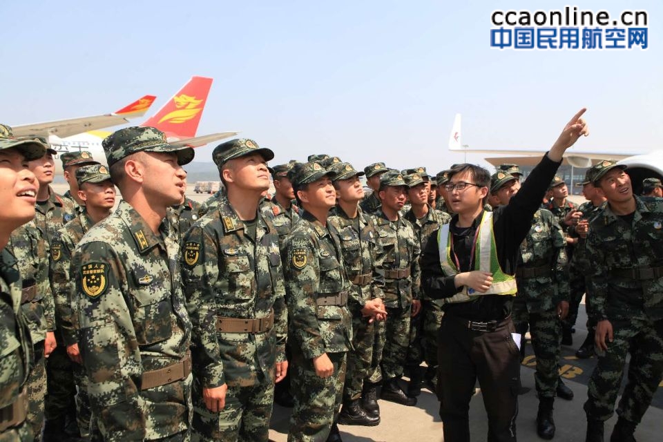 武警云南总队组织特战官兵走进长水机场