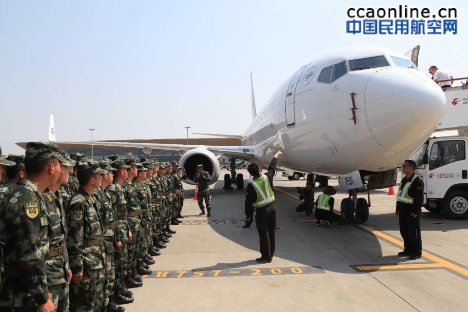 武警云南总队组织特战官兵走进长水机场