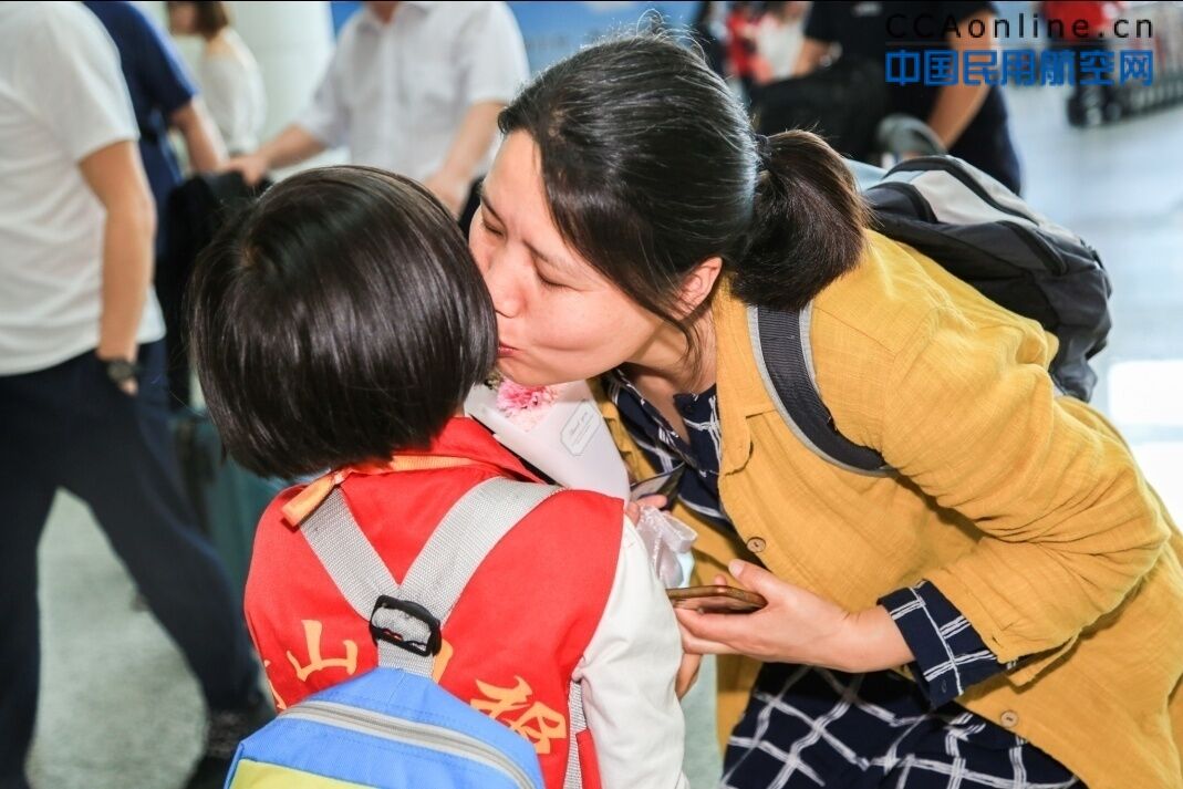 长龙航空举办感恩永不流逝的母爱母亲节主题活动