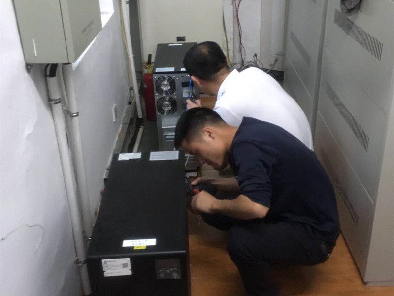 福建空管分局动力设备室修复武夷山ACC遥控台UPS并机故障