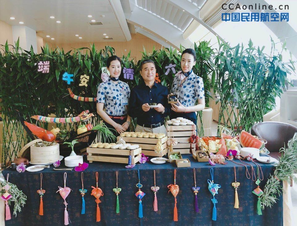 北京分公司地服部为儿童旅客装点缤纷“六一”