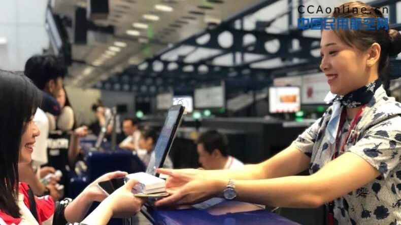北京分公司地服部为儿童旅客装点缤纷“六一”