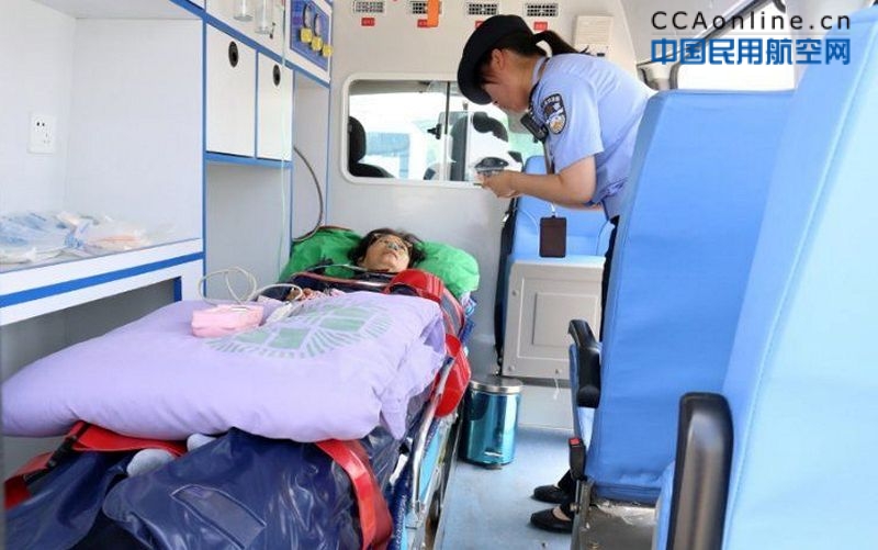 一名病重台胞从黄山机场搭乘急救包机返台治疗