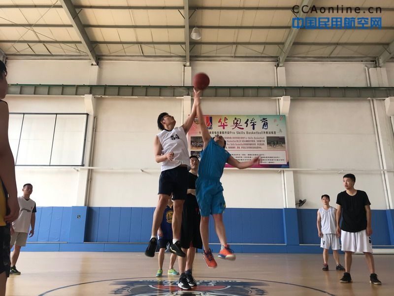 宁波空管塔进管制室与机场指挥中心举行篮球友谊赛
