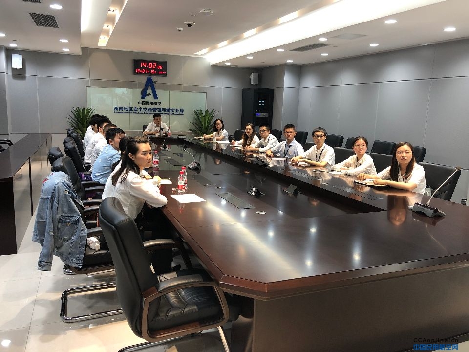 重庆空管分局团员青年暑运期间组织学习安全生产大讲堂