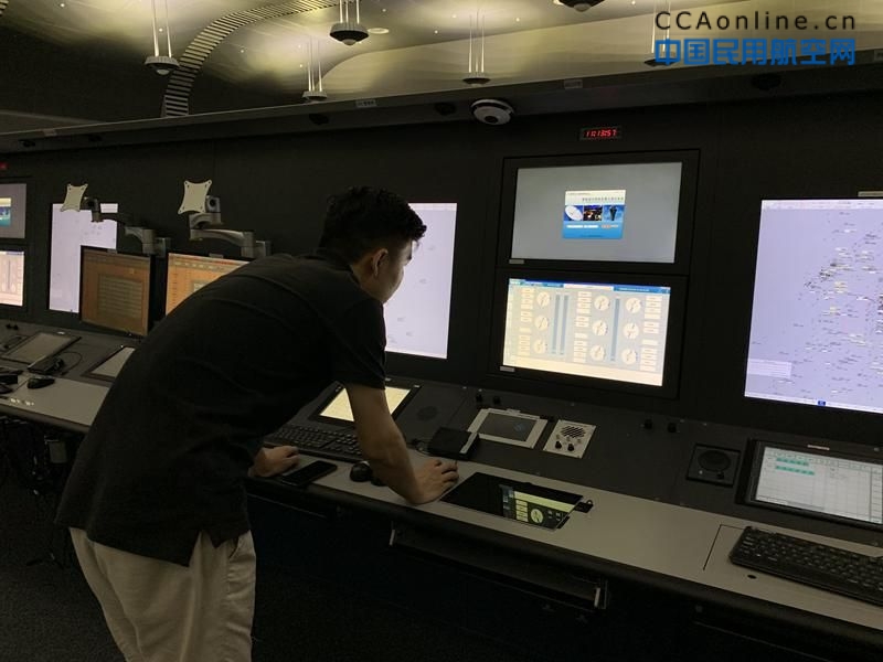 民航重庆空管分局组织完成管制进近席位自动气象观测系统终端安装