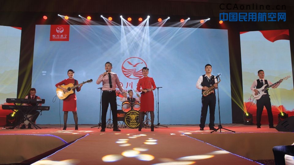 云南机场集团载歌载舞庆祝“七一”暨昆明机场转场7周年