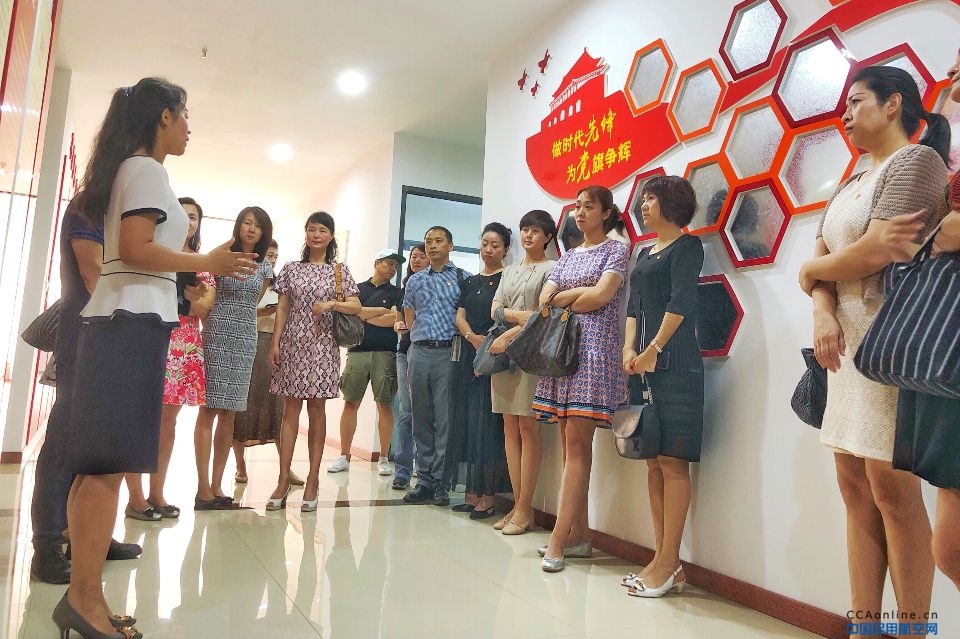 观城乡新貌,看身边变化:东航西北客舱部开展“我和我的祖国”主题党日