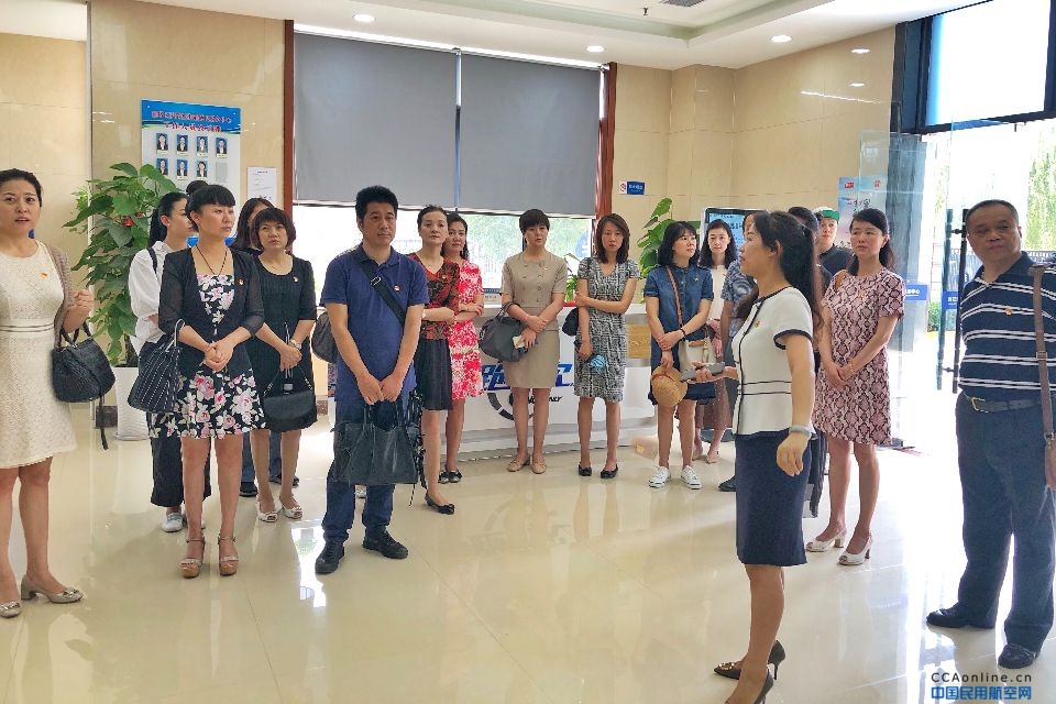 观城乡新貌,看身边变化:东航西北客舱部开展“我和我的祖国”主题党日