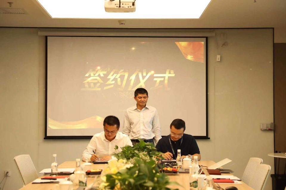 祥鹏航空与腾云公司签署战略合作协议 携手助力云南智慧旅游发展