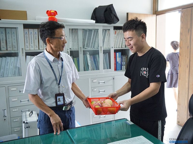 清凉下基层，关怀暖人心——福建空管分局工会开展“送清凉”活动