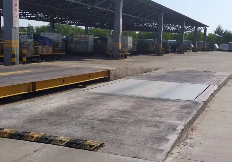 内蒙古民航机场地服分公司货运部改造地秤排除隐患
