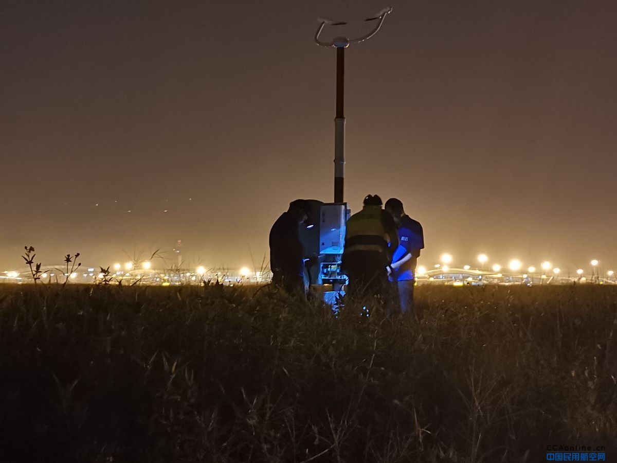 首战告捷！--中南空管局气象中心设备管理室完成东内北下滑台高科传输设备搬迁