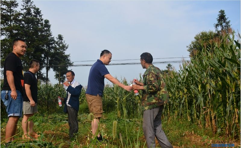 	江古镇脱贫攻坚 “勤思”班组在行动	——重庆空管分局李文武圆满完成“西南空管局青年优才扶贫帮扶计划”工作