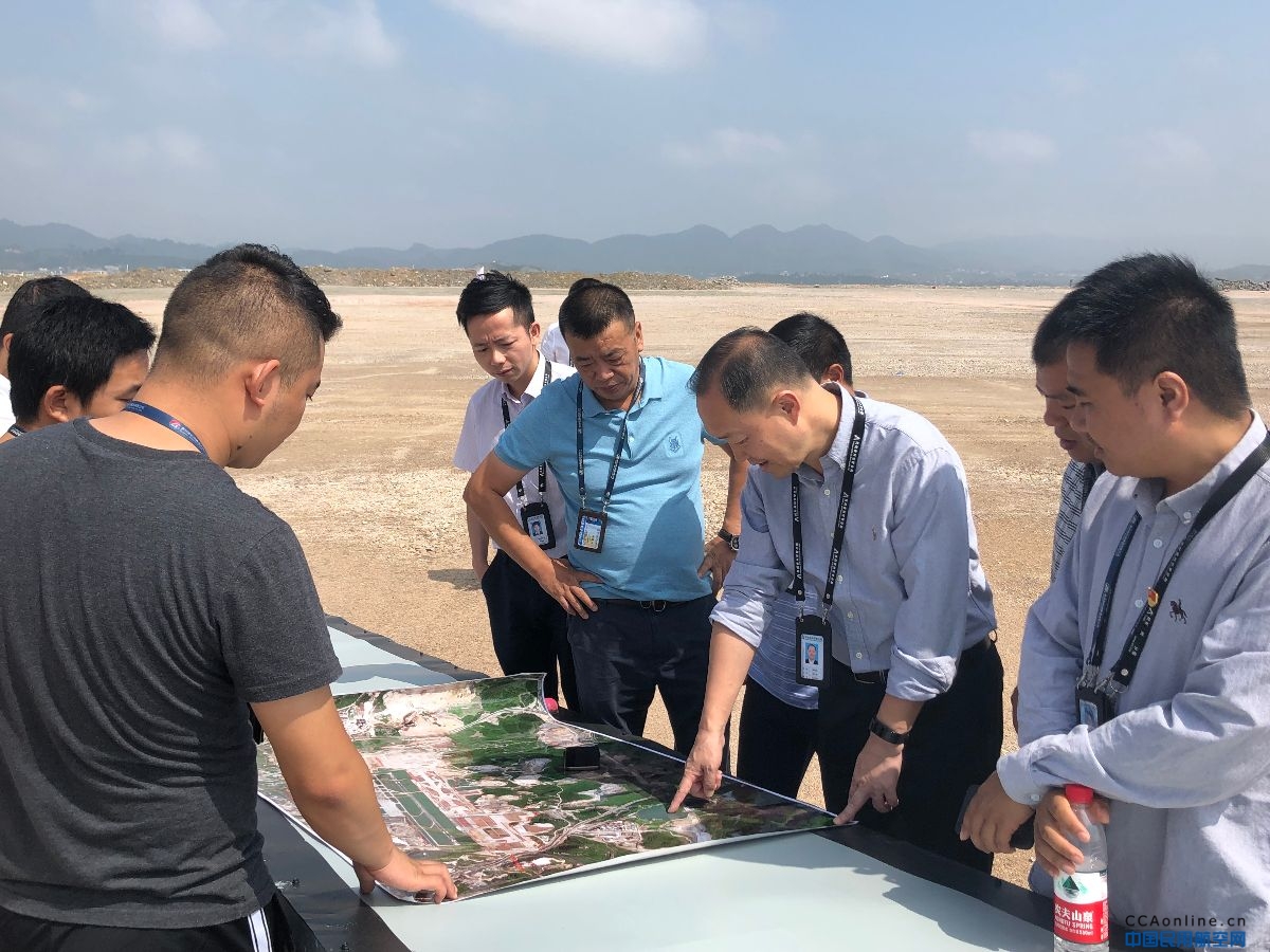 防风险、保安全 ——贵州空管分局深入机场三期施工一线考察调研