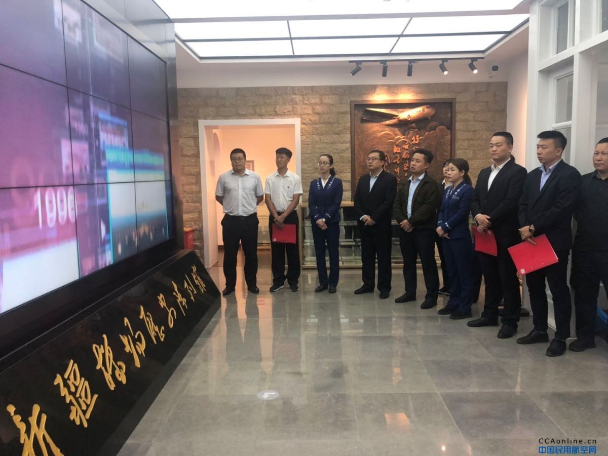 乌鲁木齐国际机场航站区管理部开展“我与祖国共奋进”特别主题团日活动
