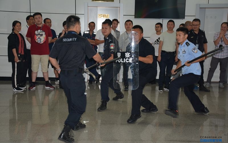 黄山机场开展防暴器材使用培训