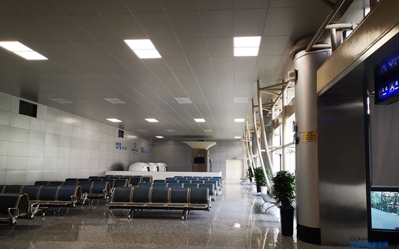 黄山机场候机楼新商业区增设吊顶项目通过竣工验收