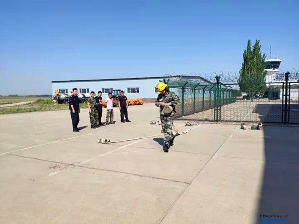 包头机场积极备战消防员岗位资格准入考试