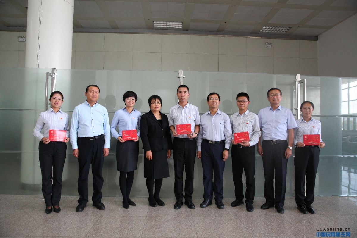 内蒙古民航机场地服分公司国庆节前慰问基层党员代表
