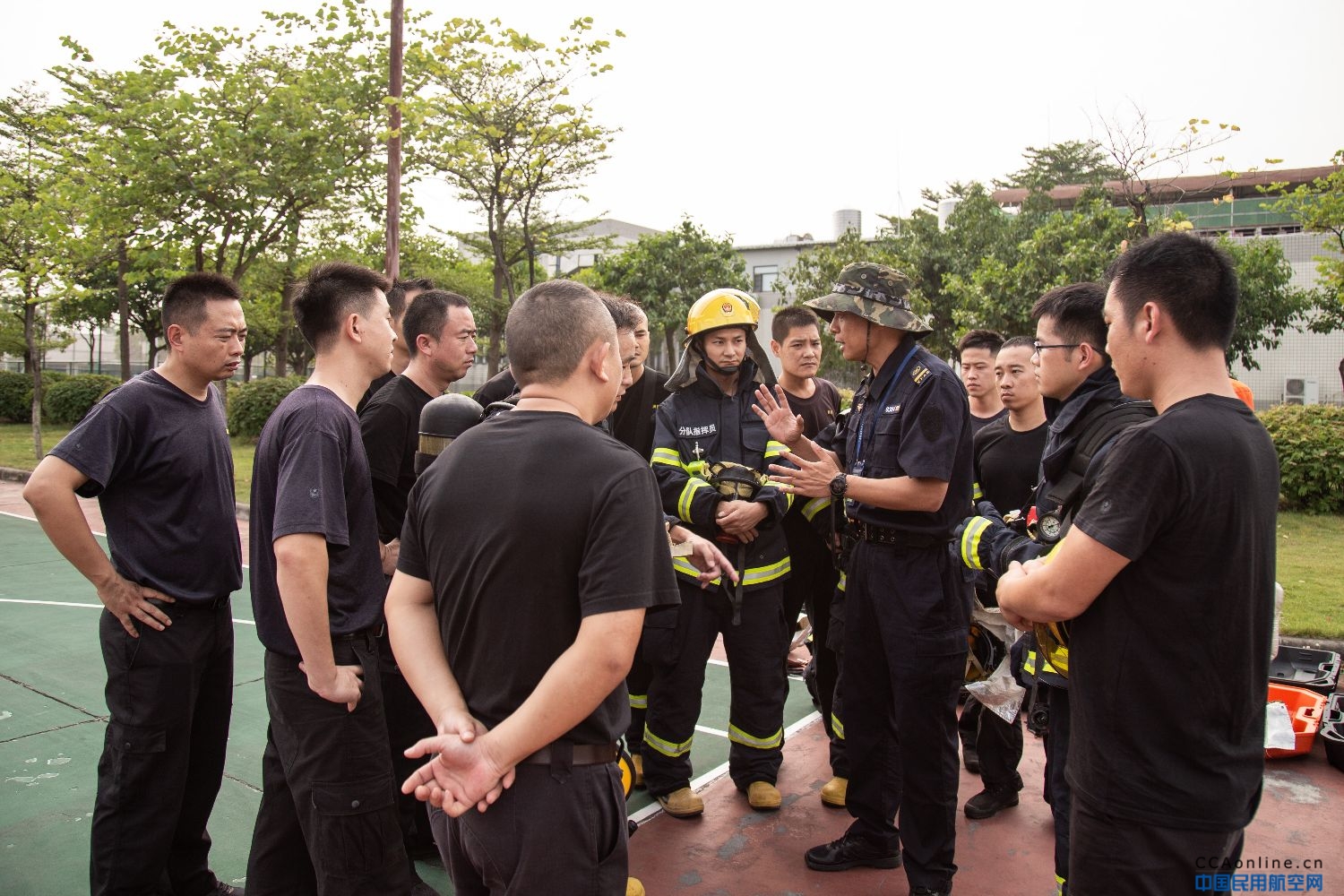 消防安保管理中心举办“首期集装箱式航空器真火实战培训”