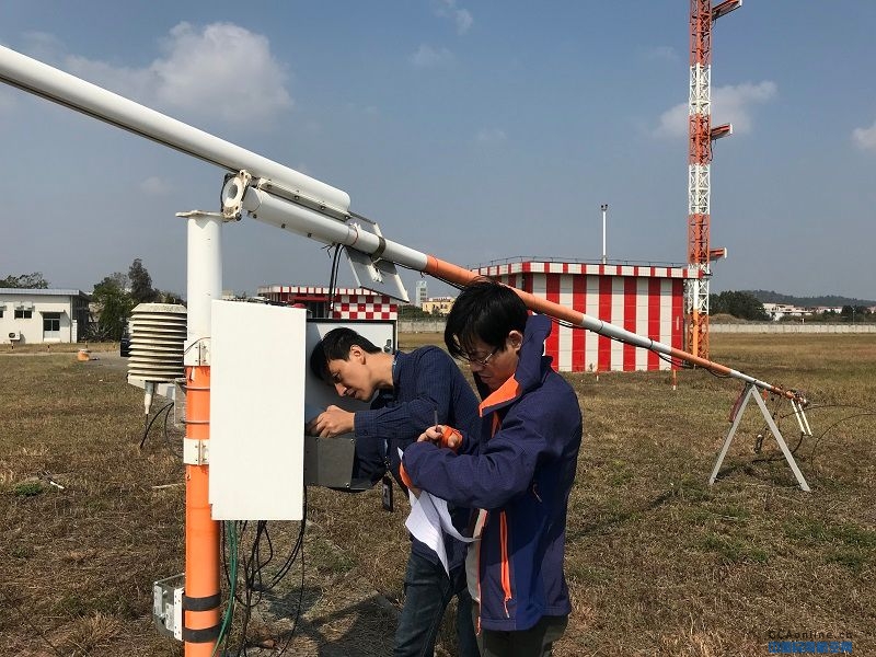 福建空管分局气象台设备信息室开展换季维护工作