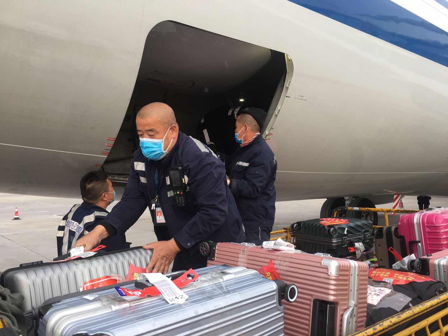 内蒙古机场地服分公司顺利保障赤峰市援鄂医疗队返程