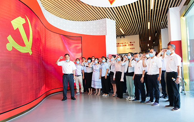 三亚空管站组织党员参观三亚市天涯区党群服务中心