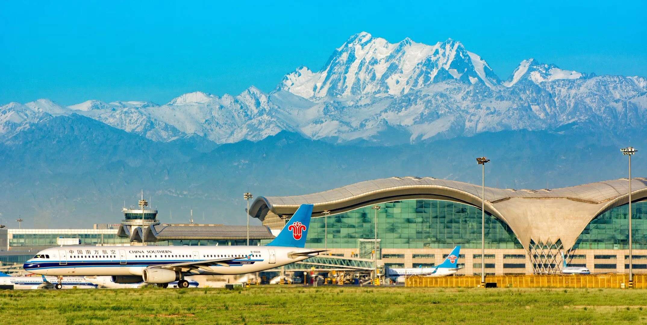 乌鲁木齐国际机场全景目前新疆机场集团2020年计划实施的十个机场