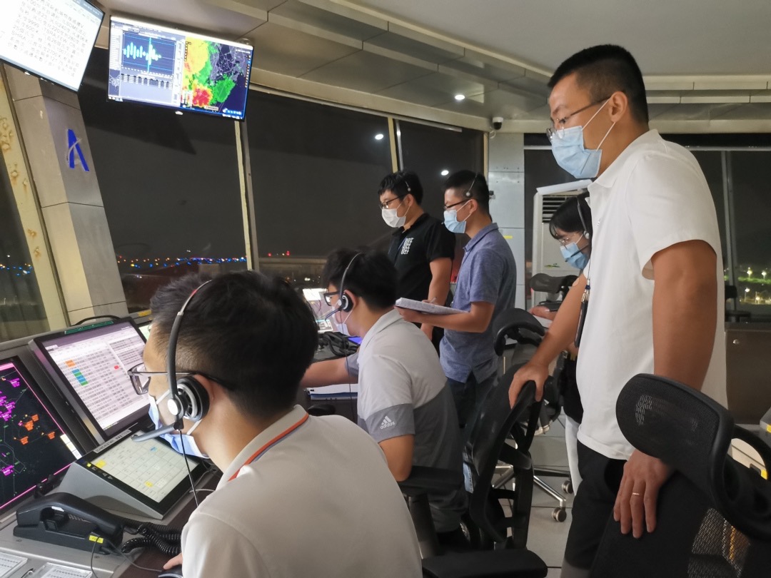 珠海空管站管制运行部积极应对雷雨天气保障