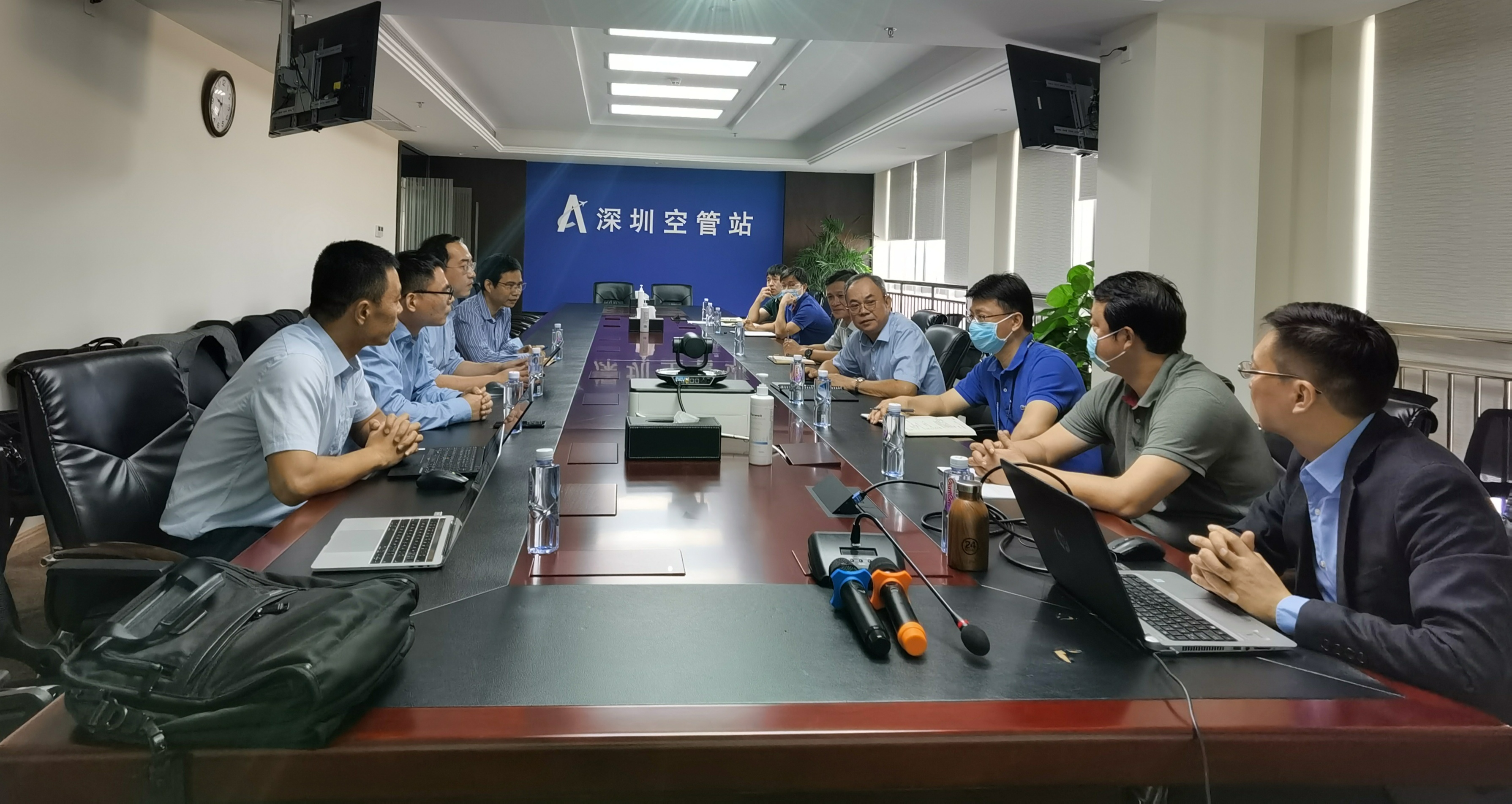 深圳空管站与华为技术有限公司探讨航空气象业务合作