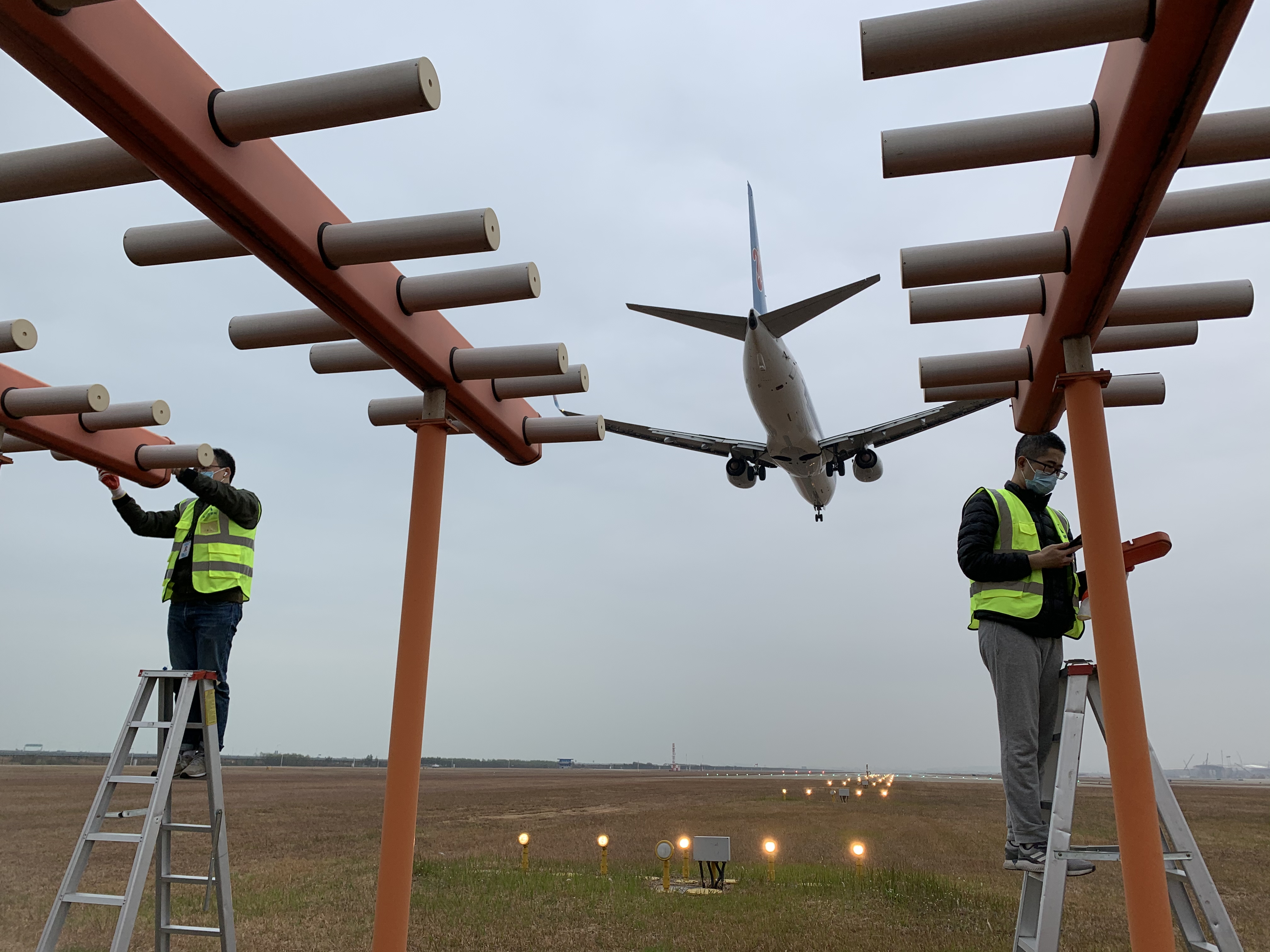 深圳空管站圆满完成导航设备年度维护