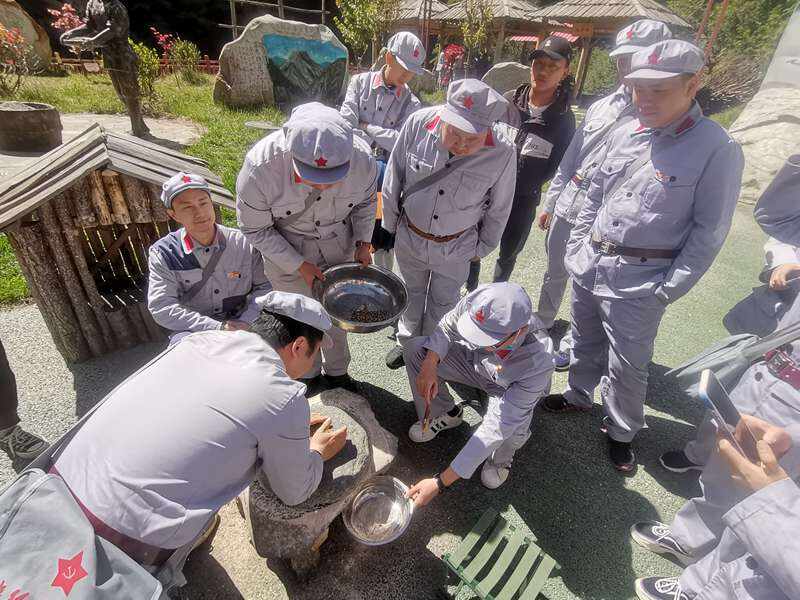 的感悟，使大家深刻地认识到长征的艰难、红军的伟大和长征精神的意义。