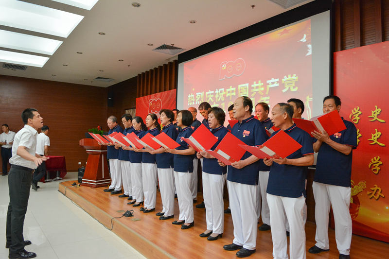 天津空管分局退休老党员为中国共产党成立100周年献歌